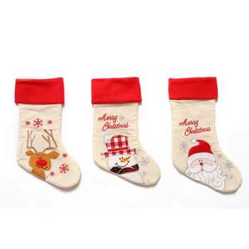 Noel Çorapları, Klasik Tatil Dekorasyonu ve Hediye Tutacağı Şeker Torbası