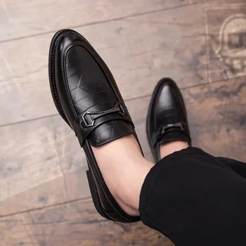 Erkek deri ayakkabı Bahar Yeni erkek İş Eğlence Spor Yumuşak Tabanlı Ayakkabılar İngiliz Siyah erkek ayakkabıları Genç Erkekler