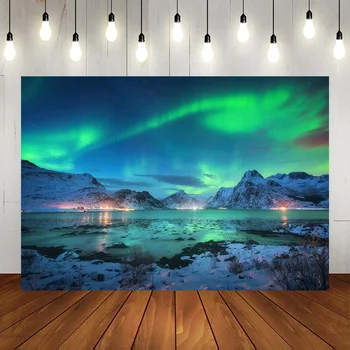 Aurora Borealis gece gökyüzü Arctic karla kaplı dağlar Göl manzarası yıldızlı gökyüzü kutup ışıkları Norveç kış manzara arka plan