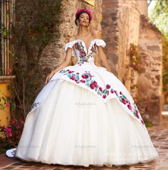 Beyaz Prenses Glitter Çiçek Quinceanera Elbise Kapalı Omuz Prenses Vestido mexicano 15 años Korse Tatlı 16 Balo