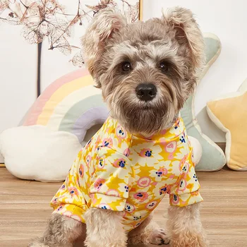 Sarı çiçek baskı evcil hayvan giysileri basit ve rahattır ilkbahar ve yaz yeni kedi T-shirt ıns tarzı sınır ötesi köpek giysileri