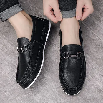 Sonbahar Tasarımcı erkek ayakkabıları Moda Kalın Taban Slip-on Loafer'lar İngiliz İş Elbise Ayakkabı Erkekler Günlük Düz Deri rahat ayakkabılar